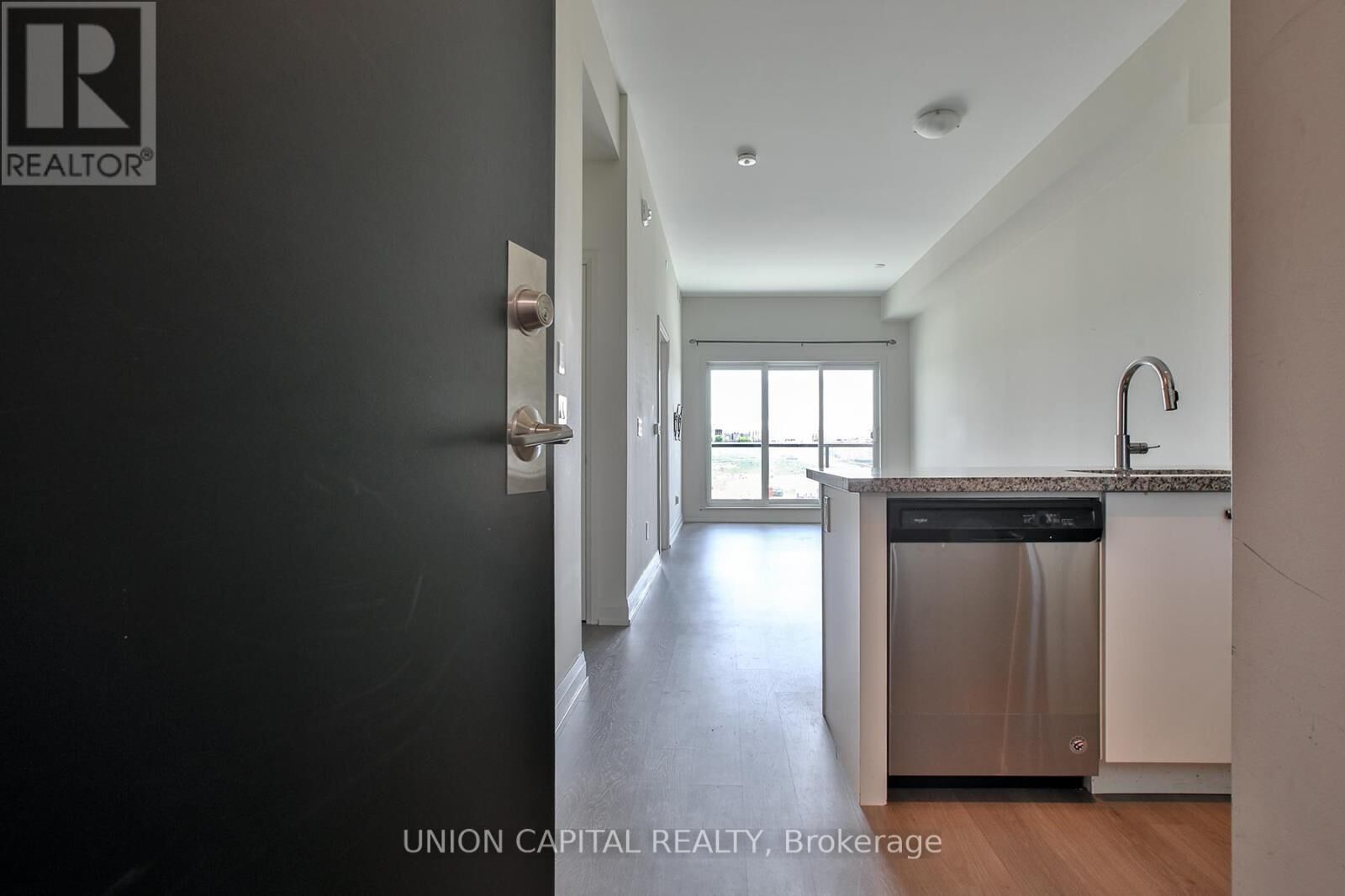 Property Photo:  555 William Graham Drive 437  ON L4G 7C4 