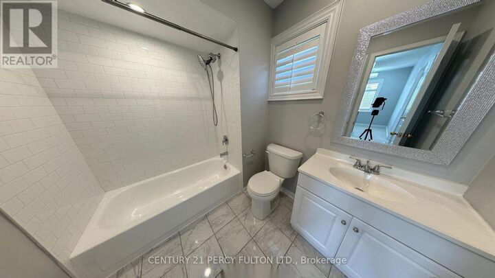 Property Photo:  54 Rolling Acres Drive  ON L1R 2B8 