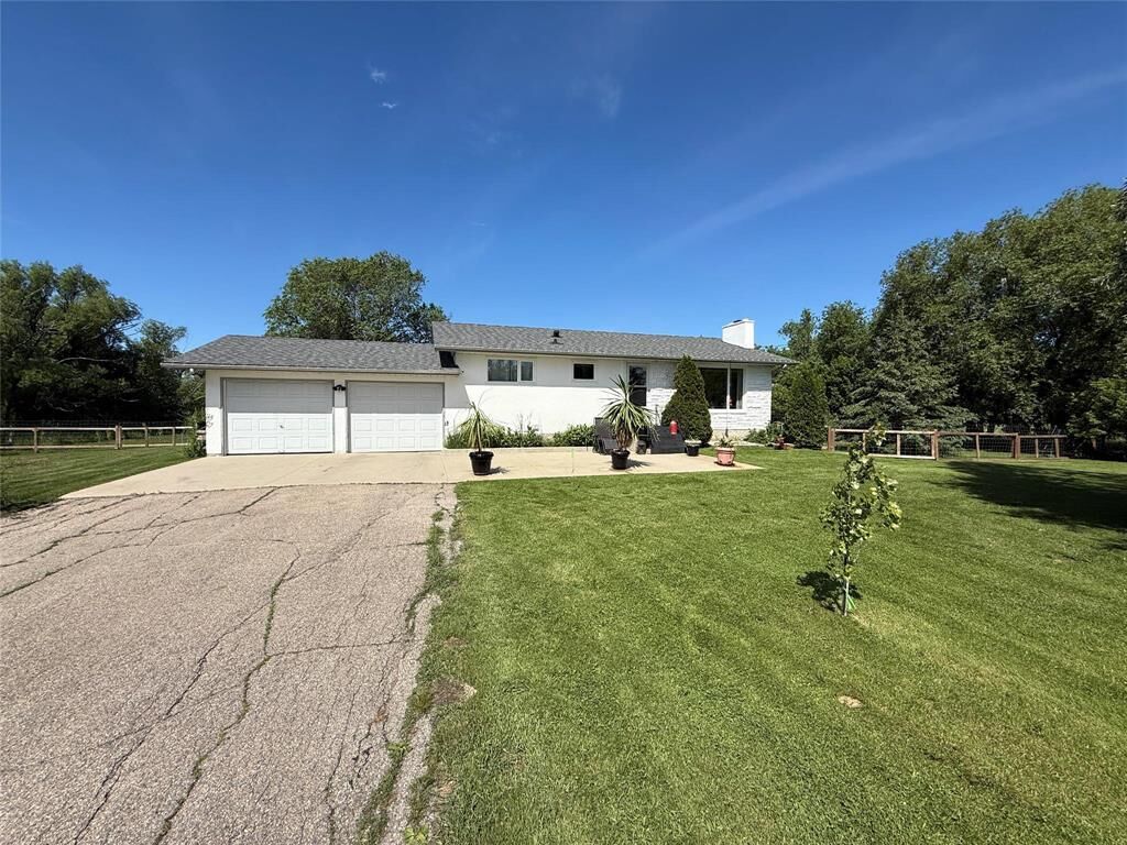 Property Photo: 59072 Pr 207 Rd 23E Highway MB R5T 0B2