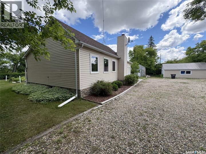 Property Photo:  206 Cobo Avenue, Guernsey Sk.  SK S0K 1W0 