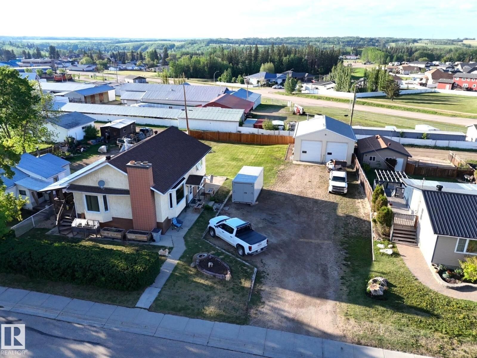 Property Photo: 4722 48 Av AB T0E 0T0