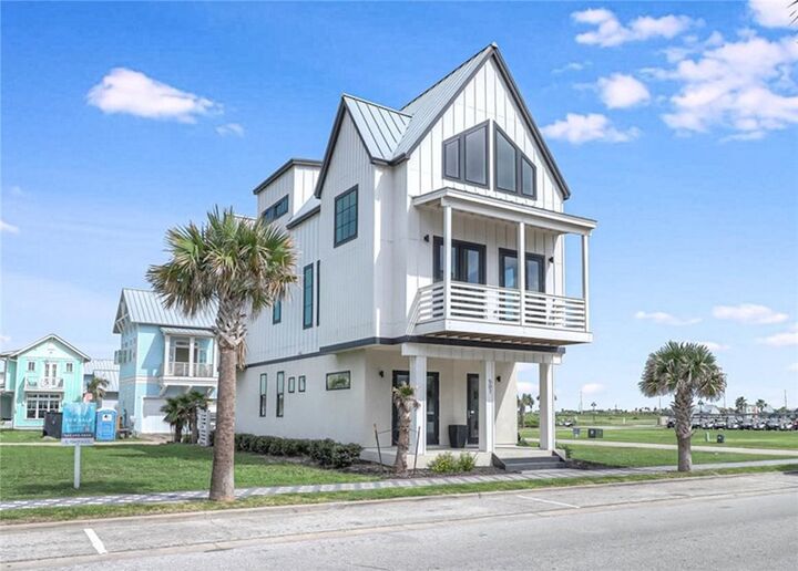 Property Photo:  507 Sunrise Avenue  TX 78373 