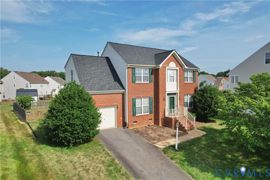 Property Photo: 1404 Windrow Court VA 23223
