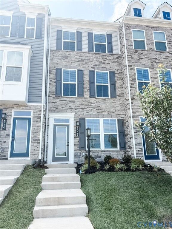 Property Photo:  4821 Cloverleigh Drive  VA 23112 