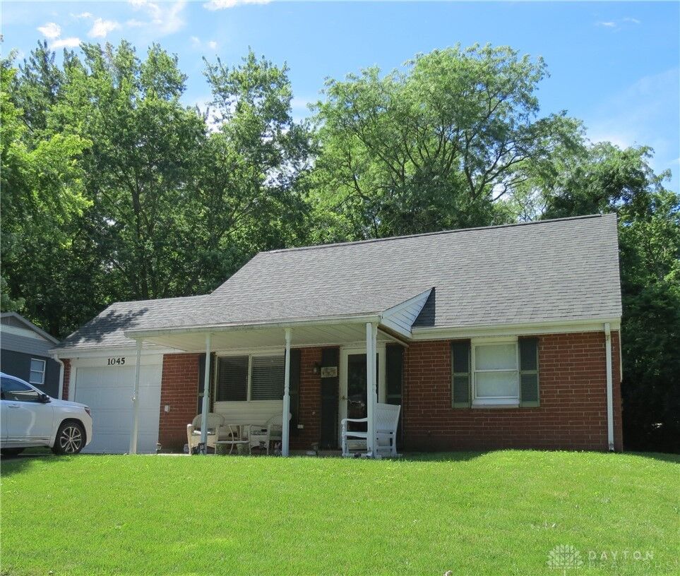 Property Photo: 1045 Riverbend Boulevard OH 45365