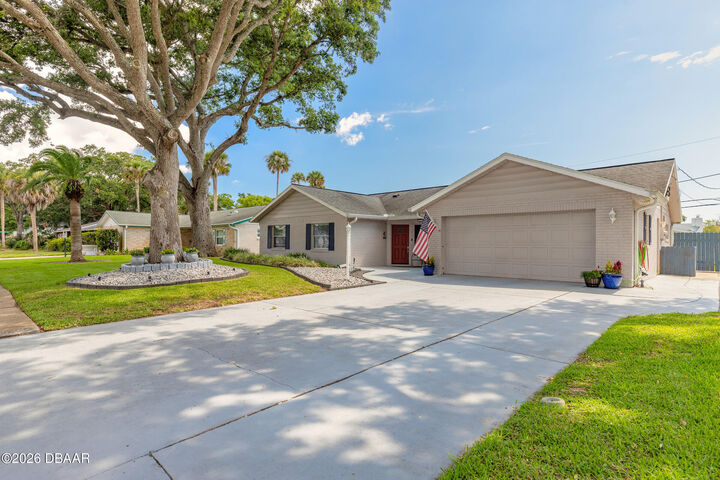 Property Photo:  1409 Edgewater Road  FL 32114 