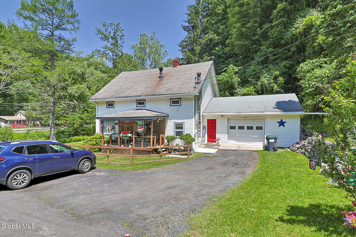 Property Photo: 1440 Blue Factory Hill Road NY 12052