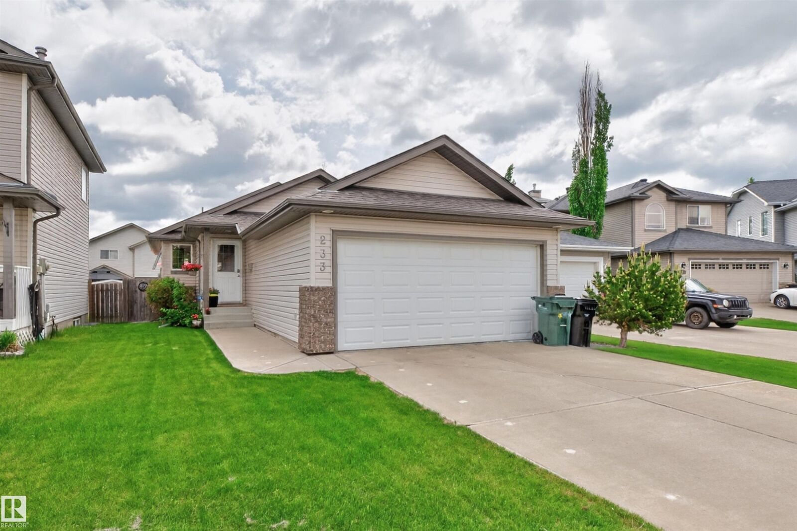 Property Photo:  233 Foxboro Cove  AB T8A 6N8 