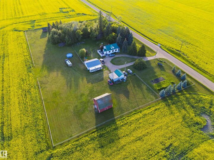 Property Photo: 24523 Twp Road 582 AB T0G 1L2