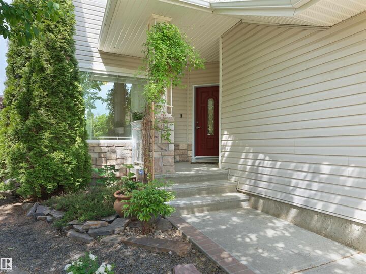 Property Photo:  8708 207 Street NW  AB T5T 6Y1 
