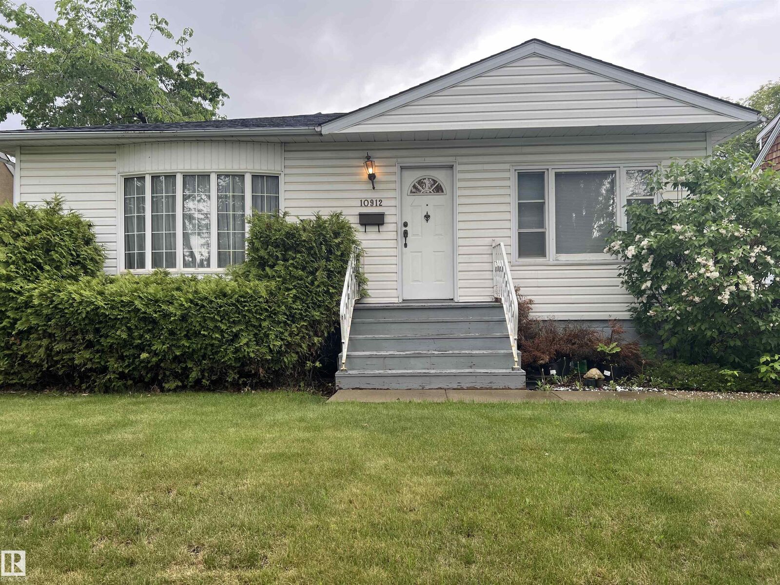 Property Photo:  10912 132 Street NW  AB T5M 1B4 