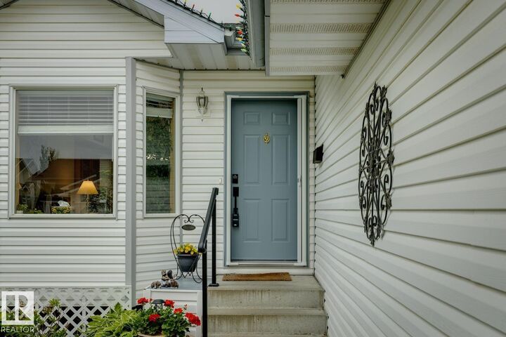 Property Photo:  3623 30 Street NW  AB T6T 1K3 