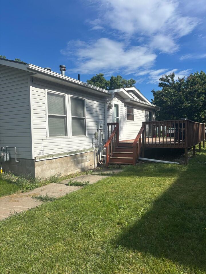 Property Photo: 211 E Broadway Street MN 56283