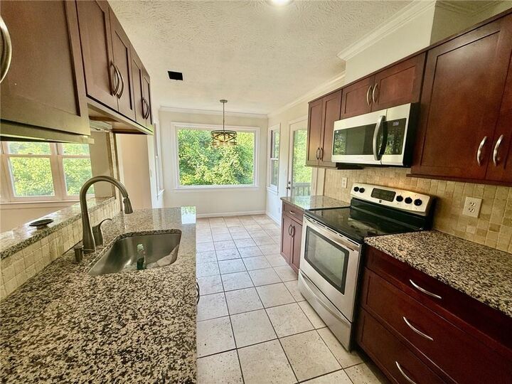 Property Photo: 11 Saint Claire Lane NE GA 30324