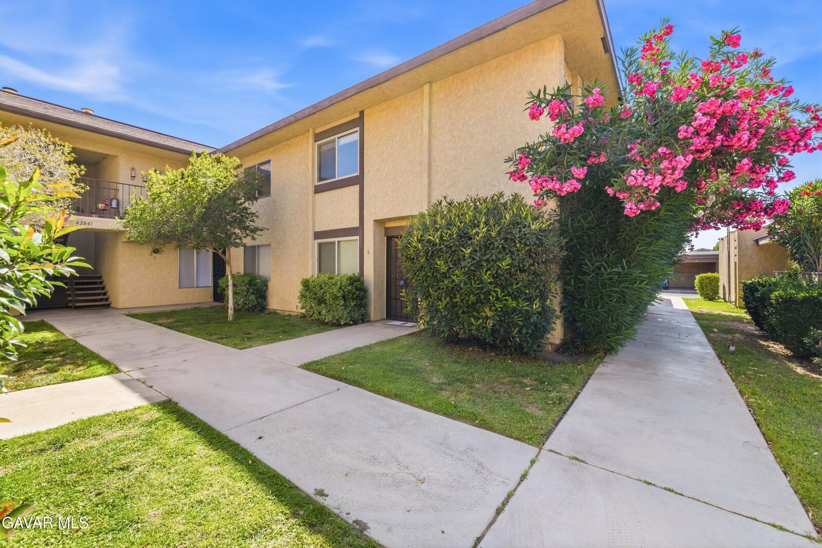 Property Photo:  42841 15th Street Unit 6  CA 93534 