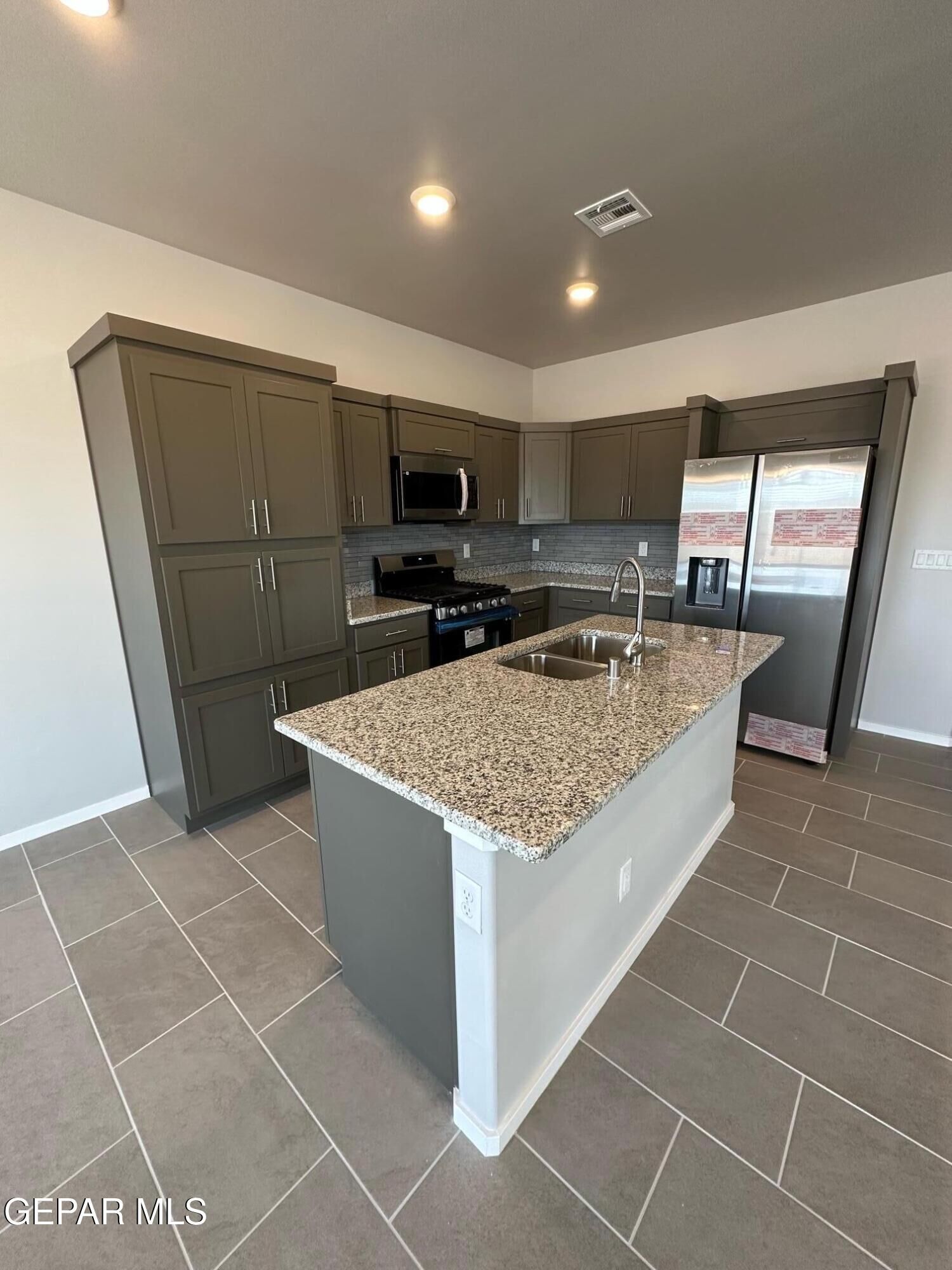 Property Photo: 5704 Adamsville Avenue TX 79934
