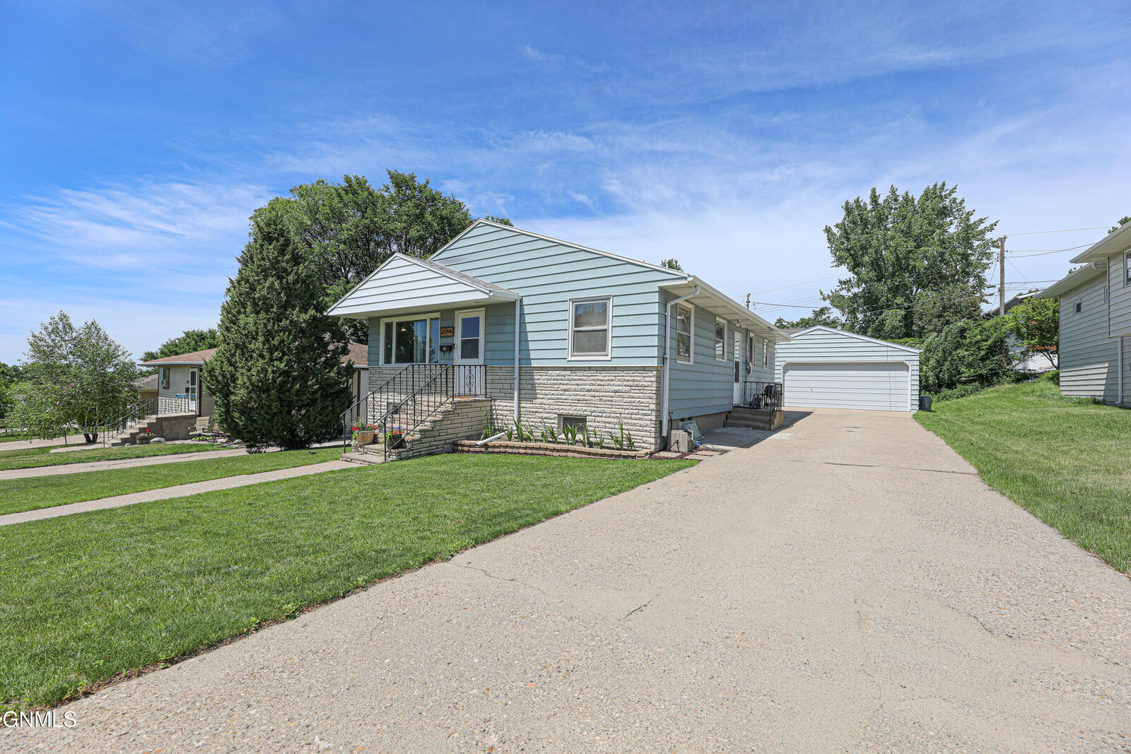 Property Photo:  2214 E Ave E  ND 58501 