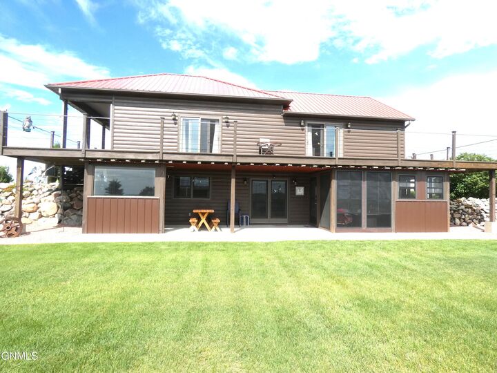 Property Photo:  8020 6th Avenue SE  ND 58552 