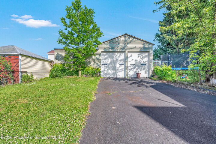 Property Photo:  905 Slocum Avenue  PA 18505 