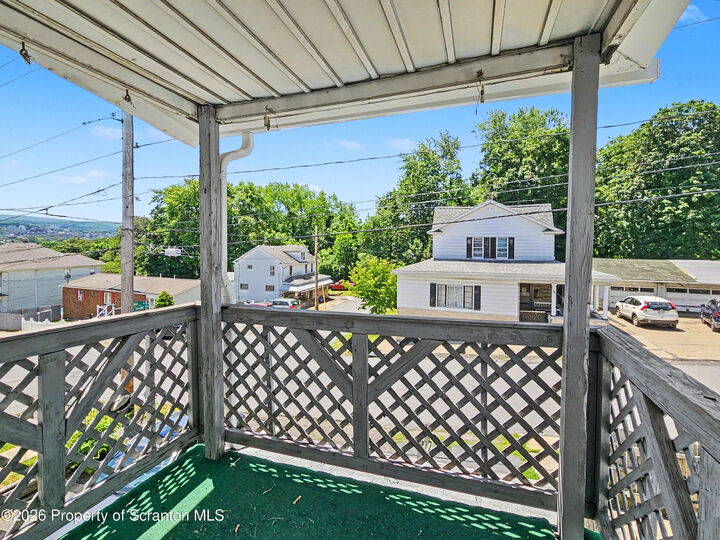 Property Photo: 1403 N Sumner Avenue 2nd Fl PA 18508