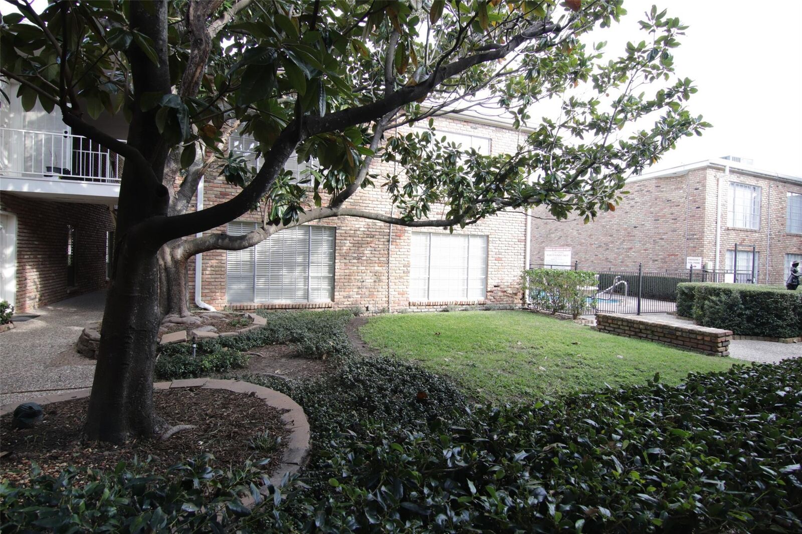 Property Photo:  2101 Fountain View Drive 35  TX 77057 