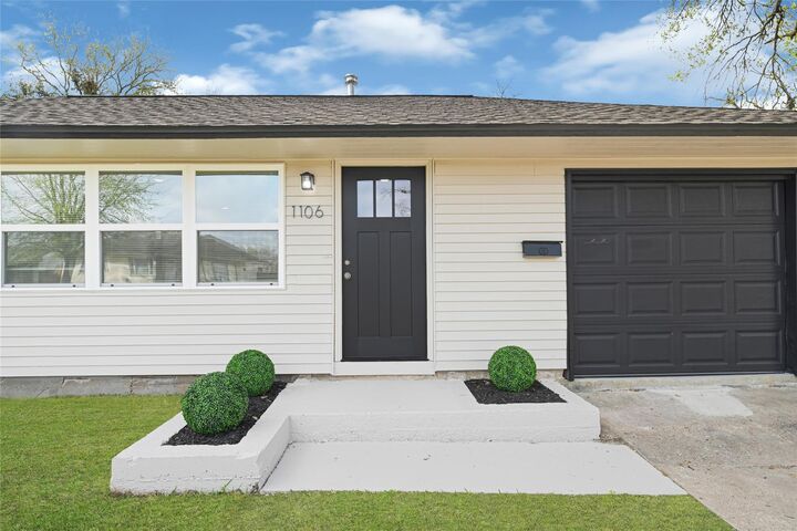 Property Photo: 1106 Pauline Avenue TX 77502