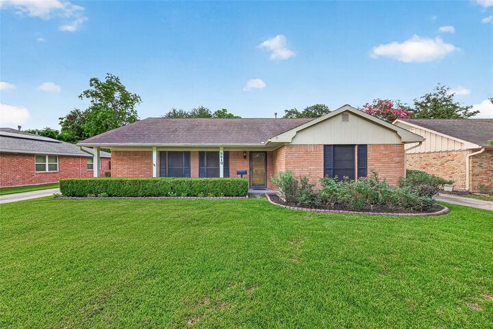 Property Photo: 5610 Belrose Drive TX 77035