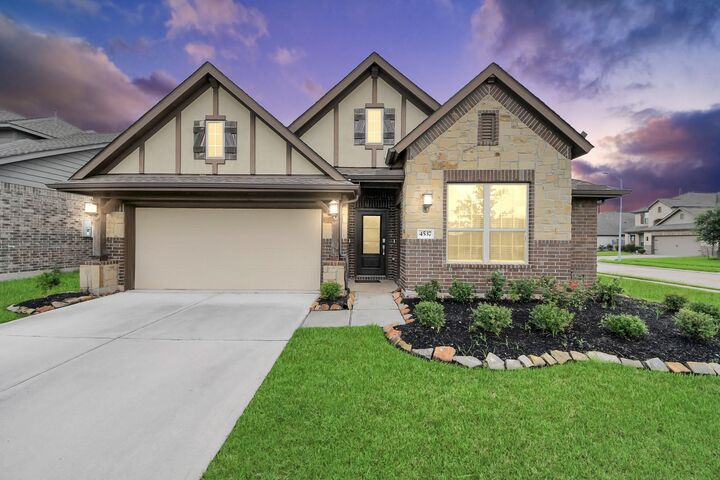 Property Photo: 4537 Whitehaven Pine Way TX 77583