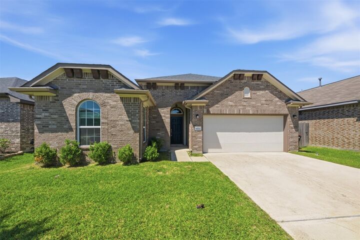 Property Photo: 8803 Willet Street TX 77521