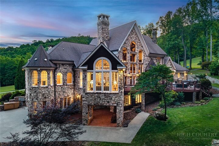 Property Photo:  5712 Summit Road  NC 28665 