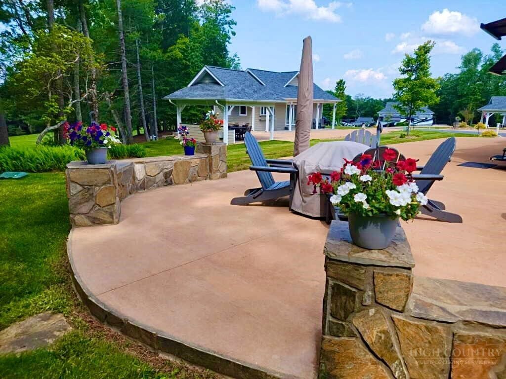 Property Photo: 79 Laurel Branch Court NC 28668