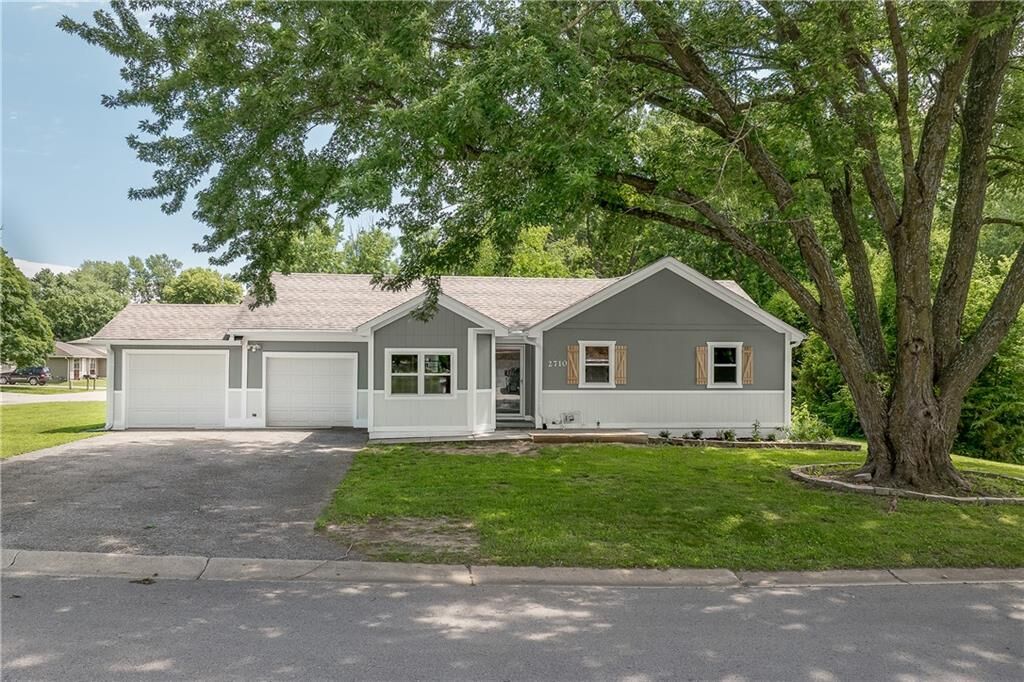 Property Photo: 2710 Roma Lane MO 64505