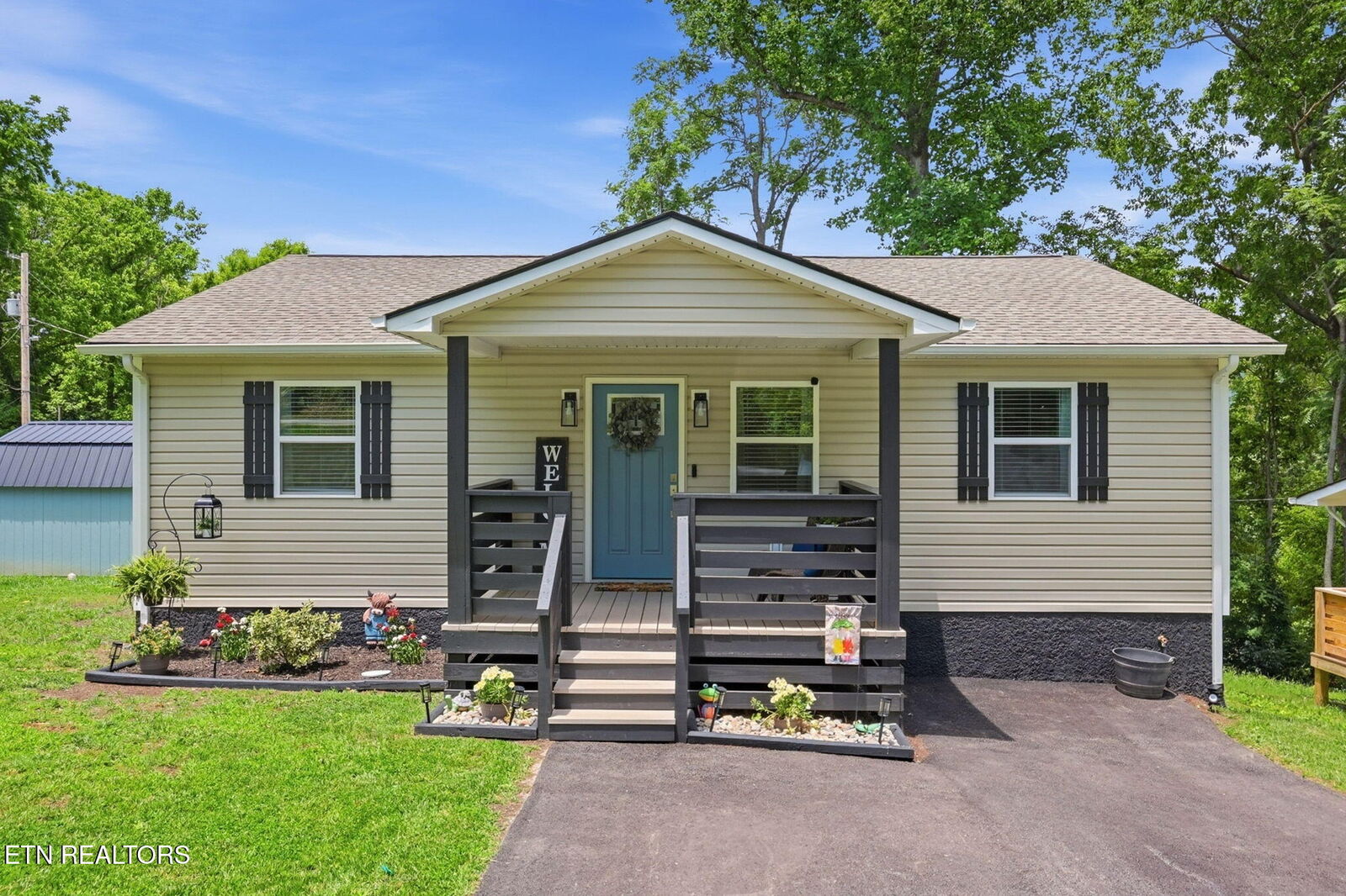 Property Photo:  412 W Hemlock St  TN 37766 