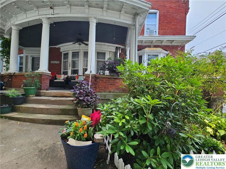 Property Photo:  752 Walnut Avenue  PA 18042 