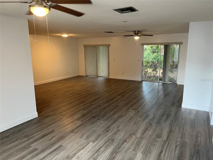 Property Photo: 10108 Bluff Court FL 32821