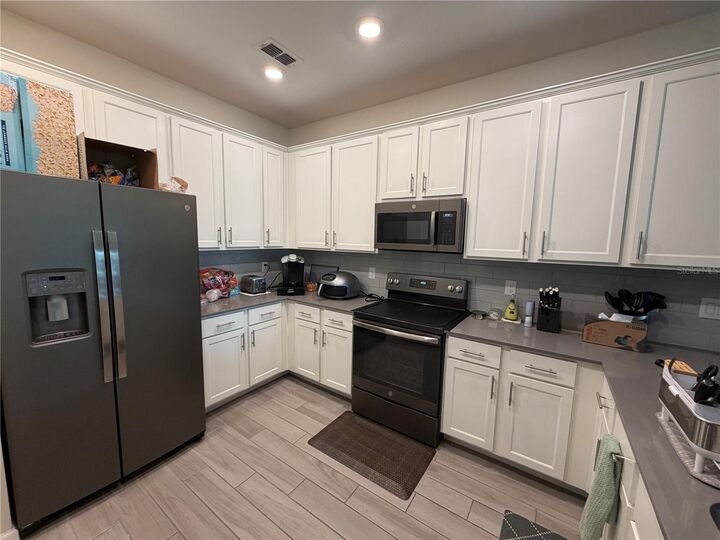 Property Photo:  9896 Red Eagle Drive  FL 32825 