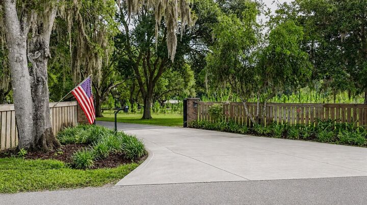 Property Photo: 5117 Cr 316A FL 33513