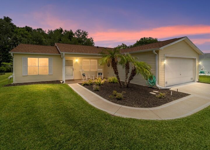 Property Photo: 1415 Juarez Place FL 32159