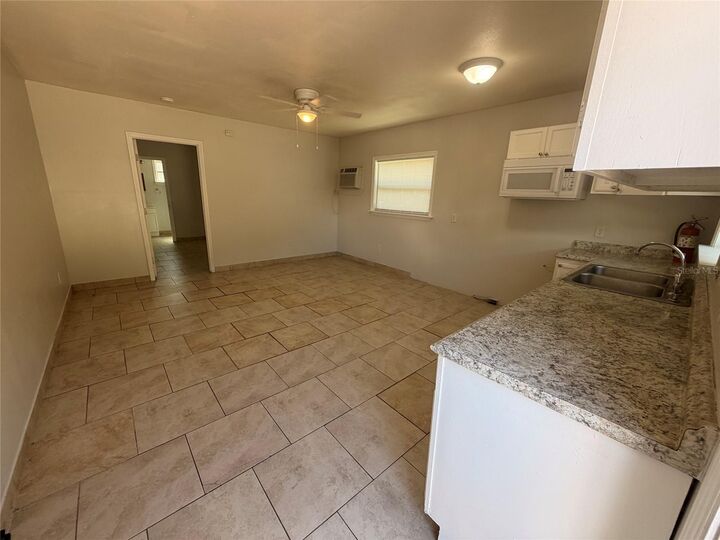 Property Photo:  110 Forest Avenue 8  FL 33837 