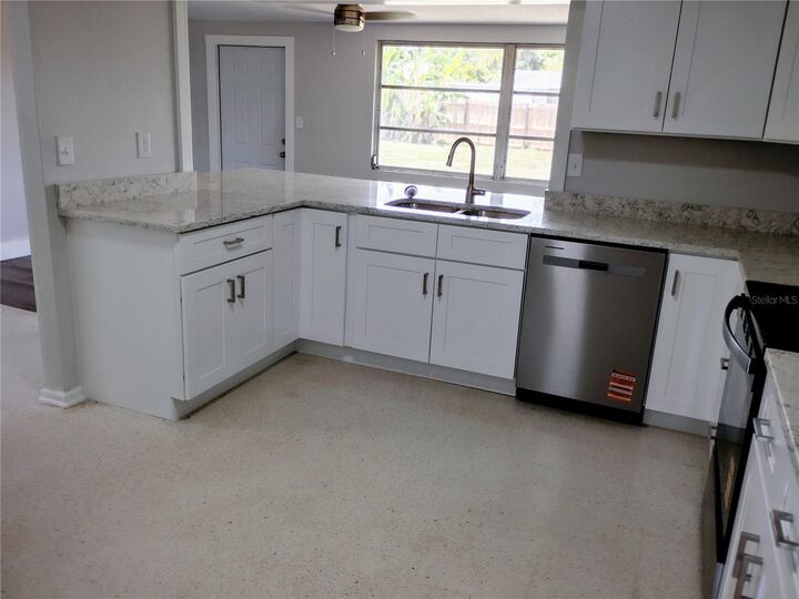 Property Photo: 5004 22nd Avenue W FL 34209