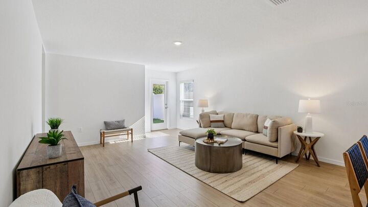 Property Photo:  1009 Gum Spring Court SE  FL 33570 