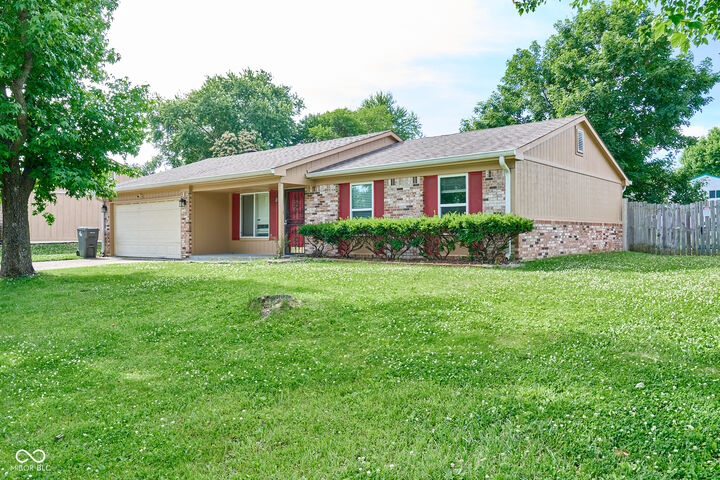 Property Photo:  805 Burr Oak Drive  IN 46217 