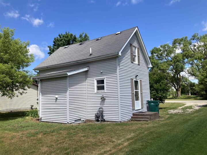 Property Photo: 210 Sherman Street MI 48624