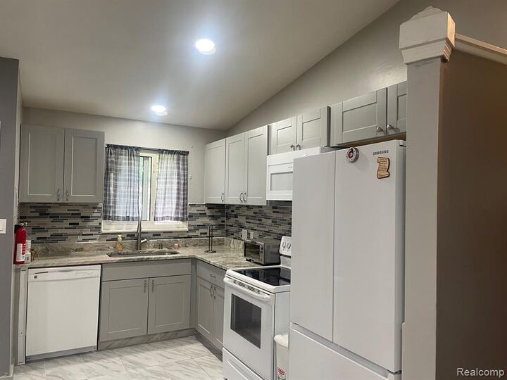 Property Photo: 15341 Marlow Corner MI 48237 1578