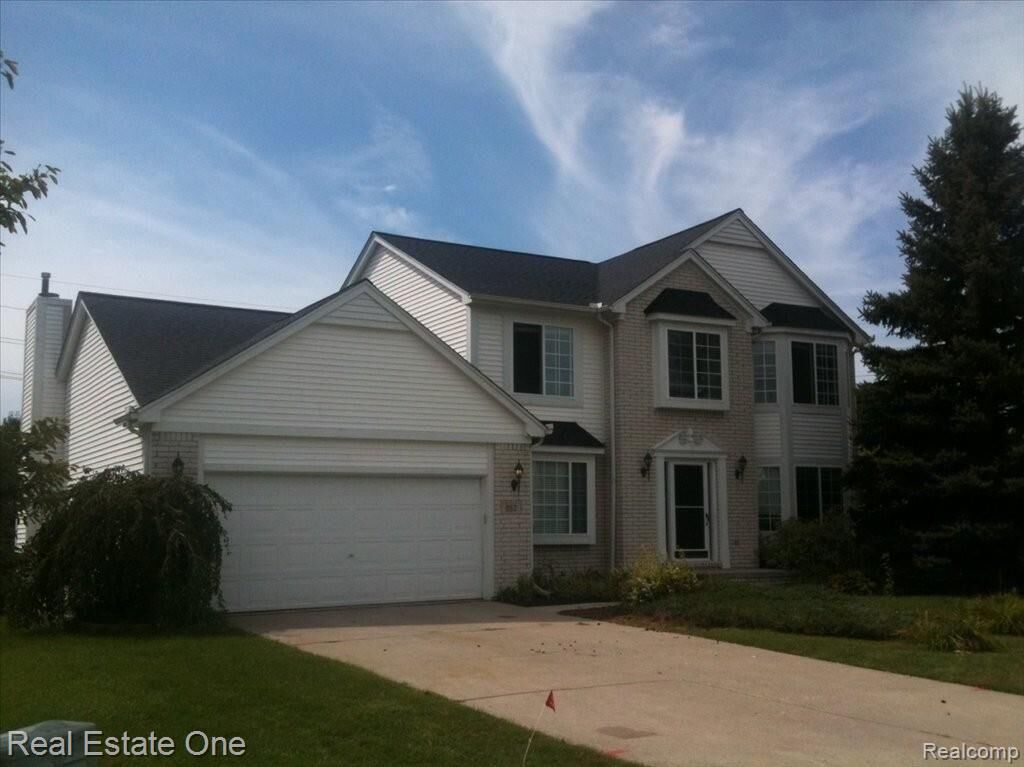 Property Photo: 957 Meadowbrook Way MI 48381 2674