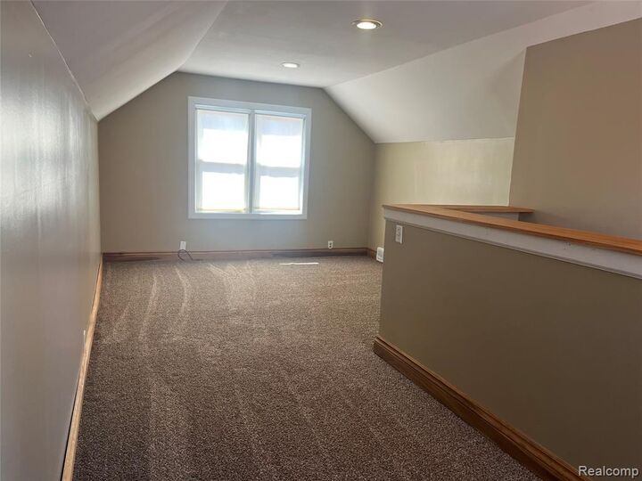 Property Photo: 1410 Mayflower Avenue MI 48146 3344