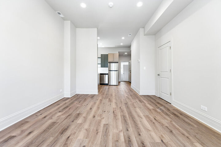 Property Photo: 1238 N Artesian Avenue 2 IL 60622