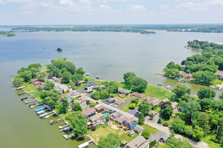 Property Photo:  905 River Terrace Drive  IL 60051 