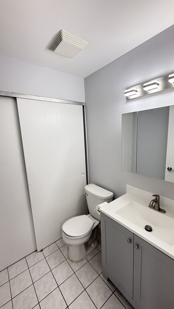 Property Photo: 341 W 24th Street 3 IL 60616