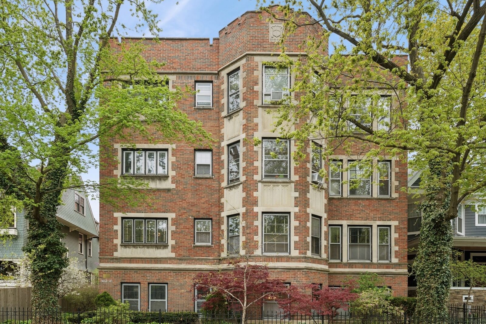 Property Photo: 5618 S Blackstone Avenue 2 IL 60637